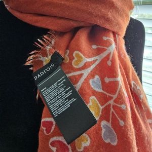 Spanish scarf
